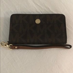 Michael Kors Wristlet Wallet
